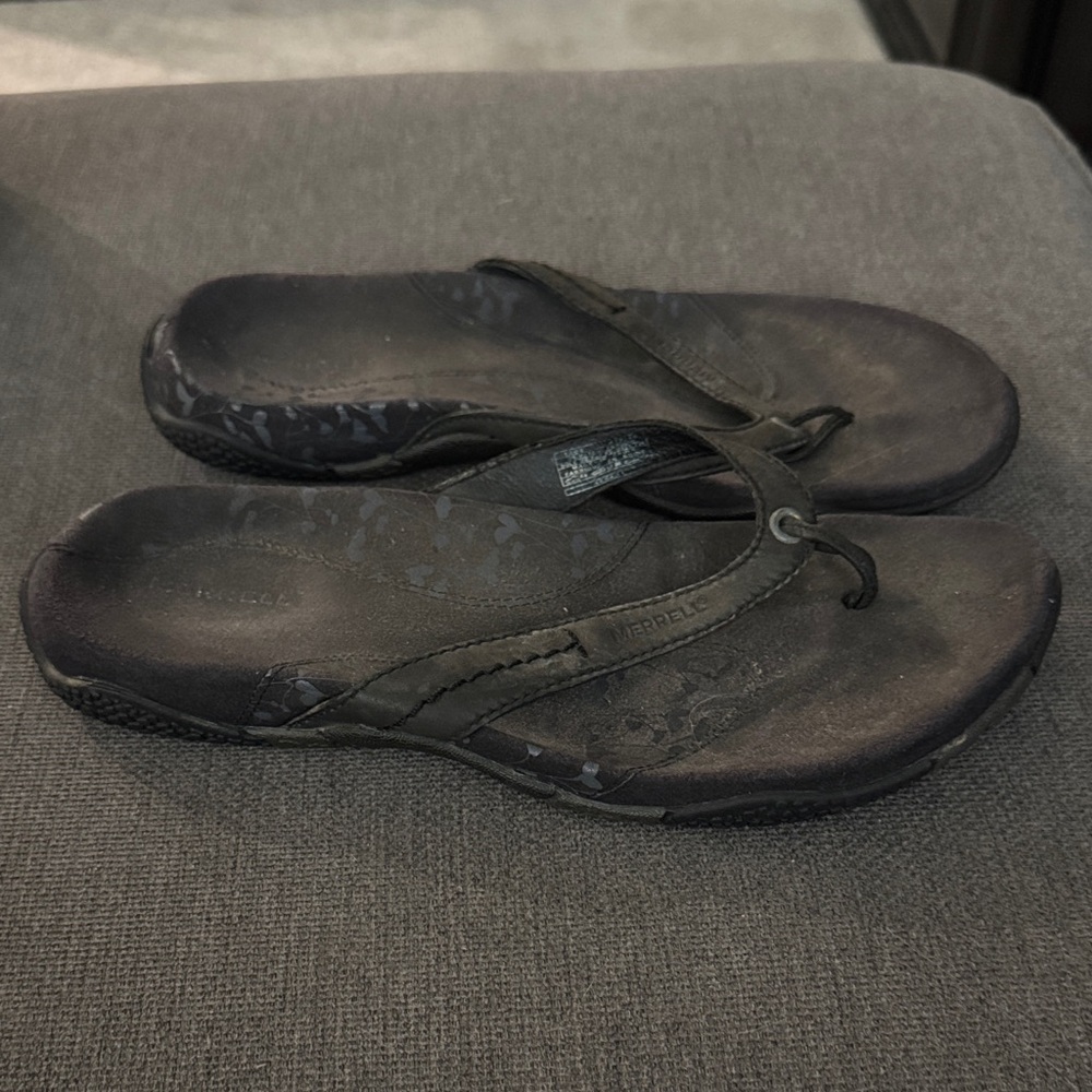 Merrell Women’s Black Flip Flops - Picture 3 of 3